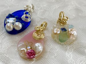 レジンと天然石のペンダントトップ