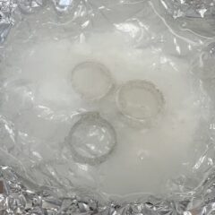 シルバーアクセシリーの黒ずみを重曹で落とす