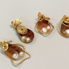 『大人のクラフト教室』でべっ甲風レジンと天然パールのペンダントトップ作り♪