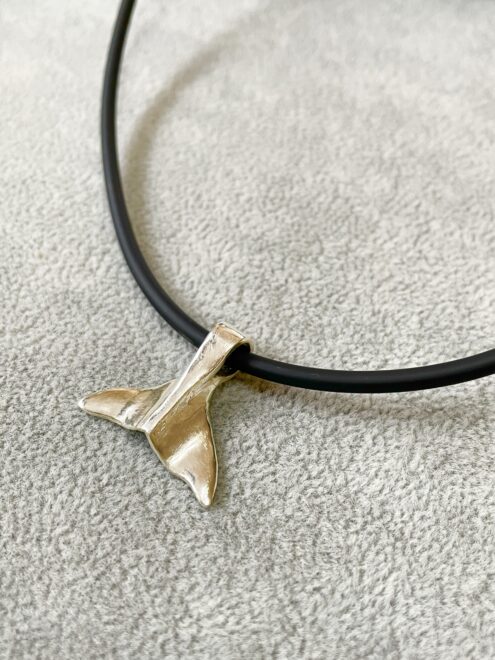 ドルフィンテールネックレス